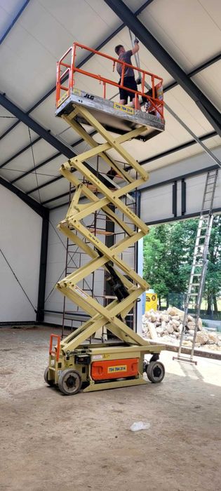 Wynajem podnośników koszowych i nożycowych