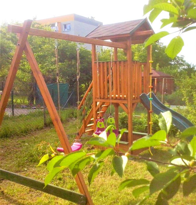 Plac zabaw, wieżyczka/domek, zjeżdżalnia, piaskownica, huśtawka