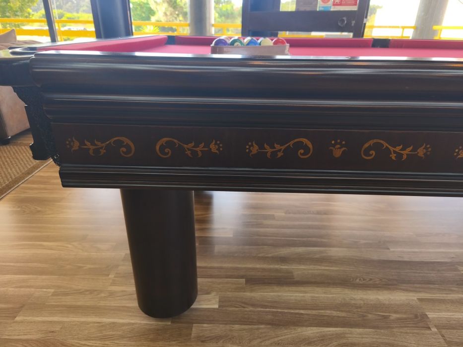 Mesa de bilhar em ótimo estado.