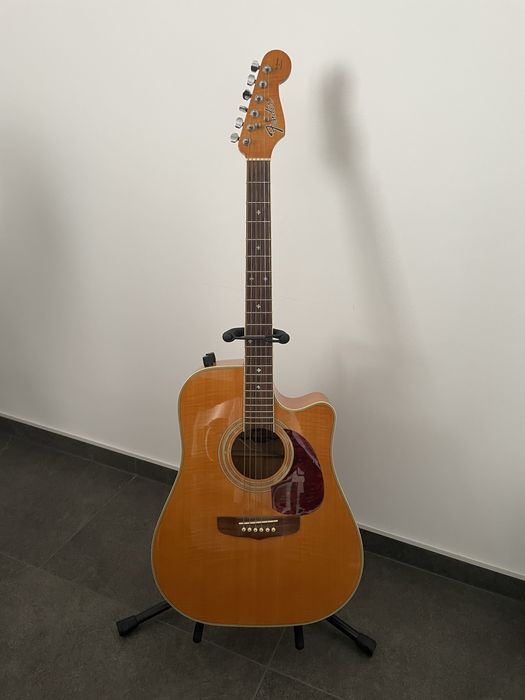 Gitara Fender la brea elektroakustyczna