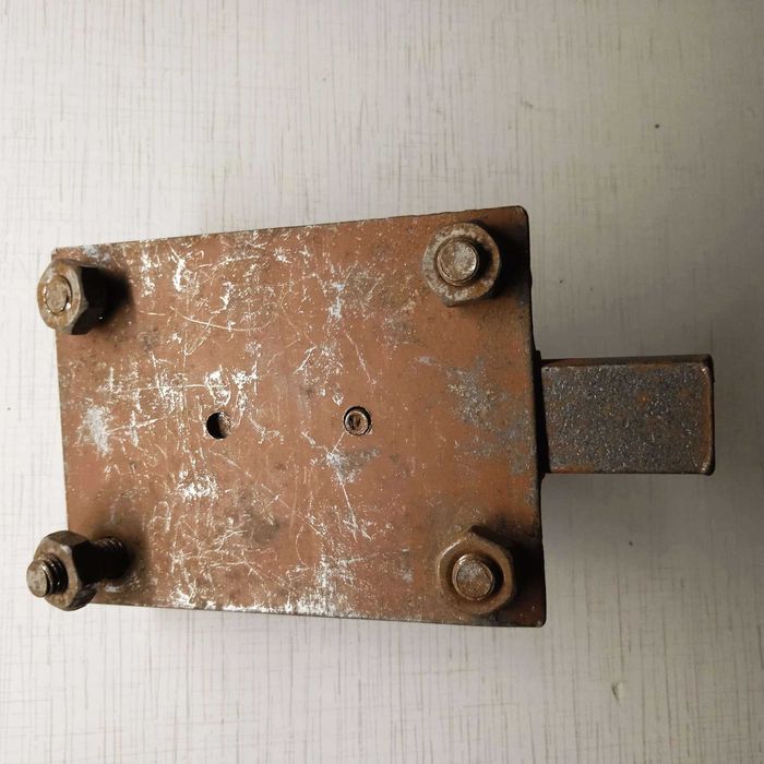 Замок ригельный.