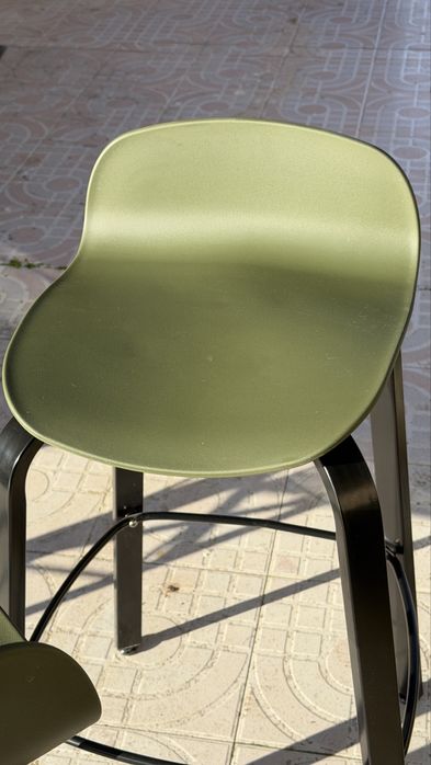 Bancos altos de bar novos