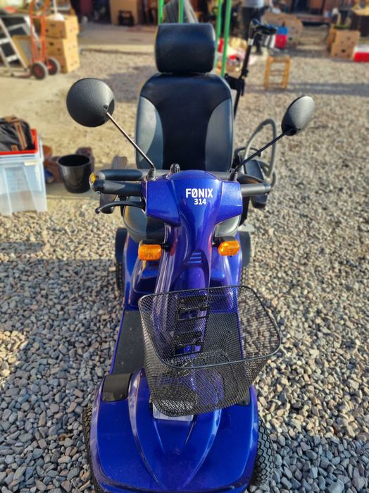 Wózek elektryczny dla osób z problemami z poruszaniem sie