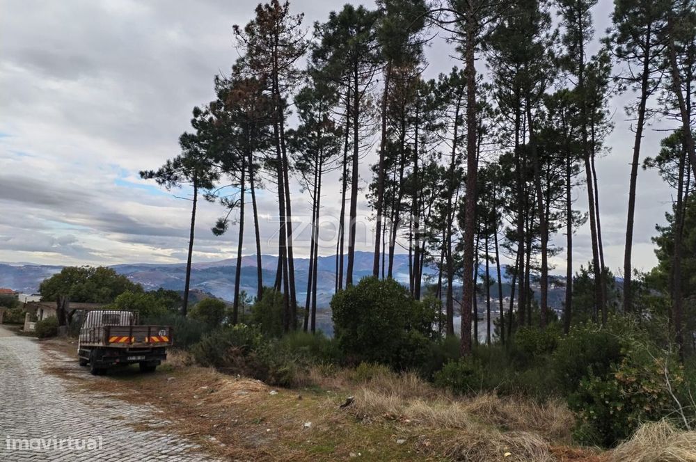 Terreno inserido em zona de construção