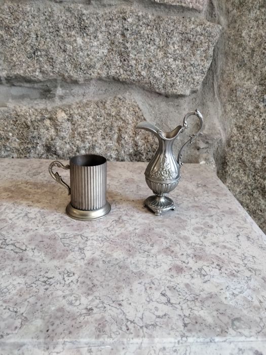 Peças decorativas antigas em estanho