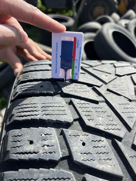 Шини 315 35r20 Dunlop Grandtrek ice02