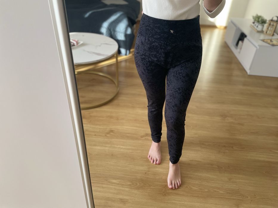 Czarne legginsy M
