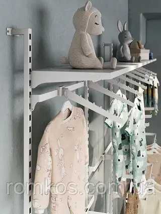 Настінне/пристінне торгове обладнання з металу  для магазинів одягу.