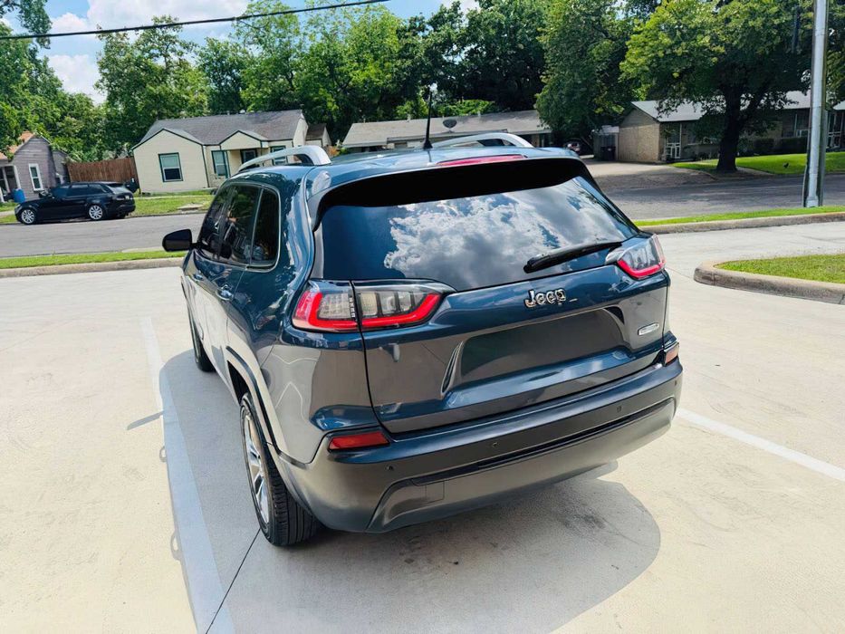 Jeep Cherokee Latitude Plus      2020