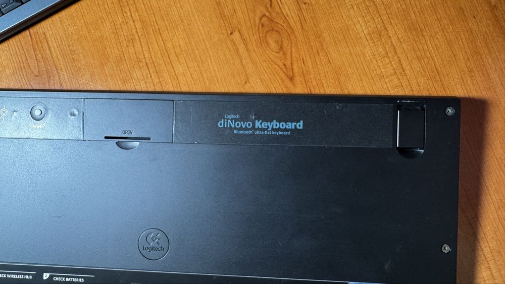 Conjunto Logitech Dinovo