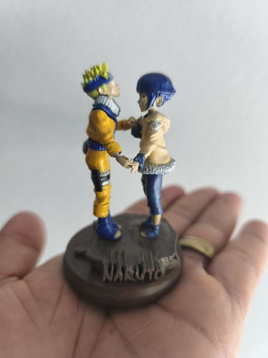 Figure Naruto e Hinata pintado a mão