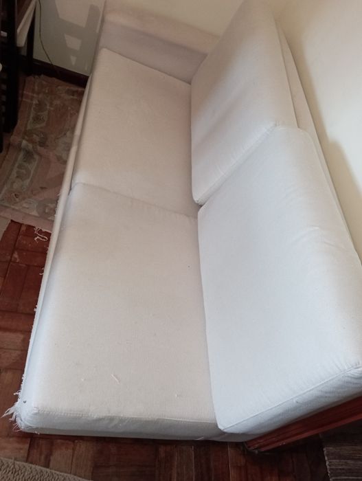 Vendo sofá cama em mau estado de conservação