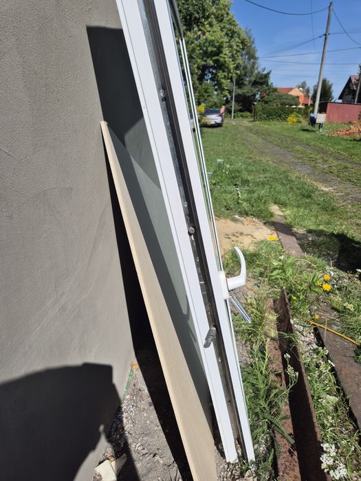 Okno PCV białe 140x130 cm, z ramą