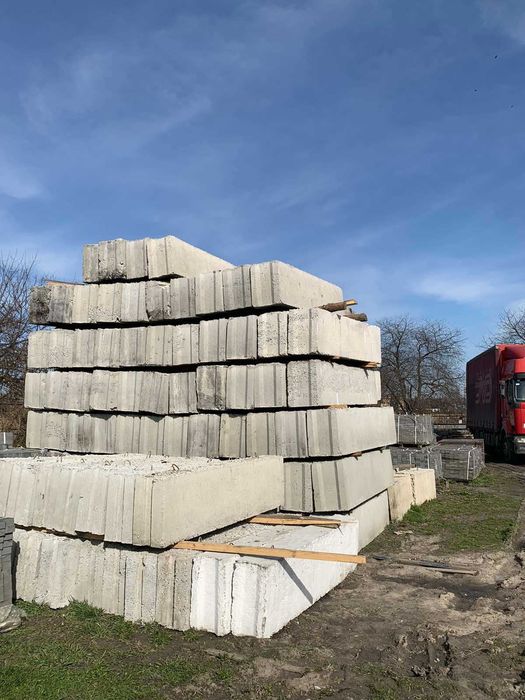 Дорожні плити натуральна бруківка електро опори фундаментні блок цегла