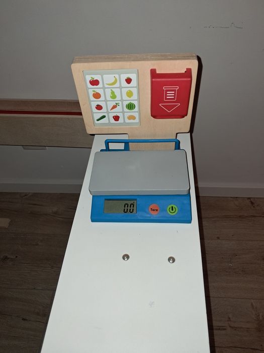 Sklepik drewniany + kasa