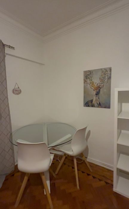 Alugo quarto em algés