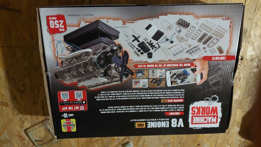 Sprzedam model silnika  V 8 ENGINE