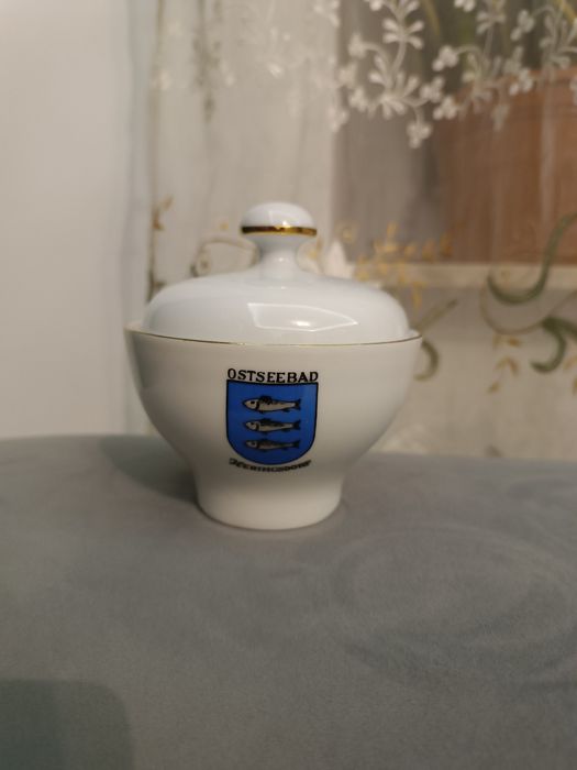 Cukiernica z pokrywką