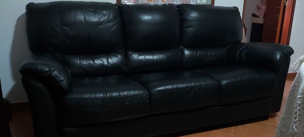 Sofá em pele em bom estado