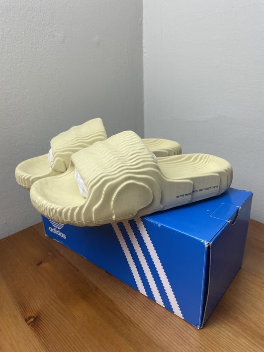 Adidas Slides “sand”