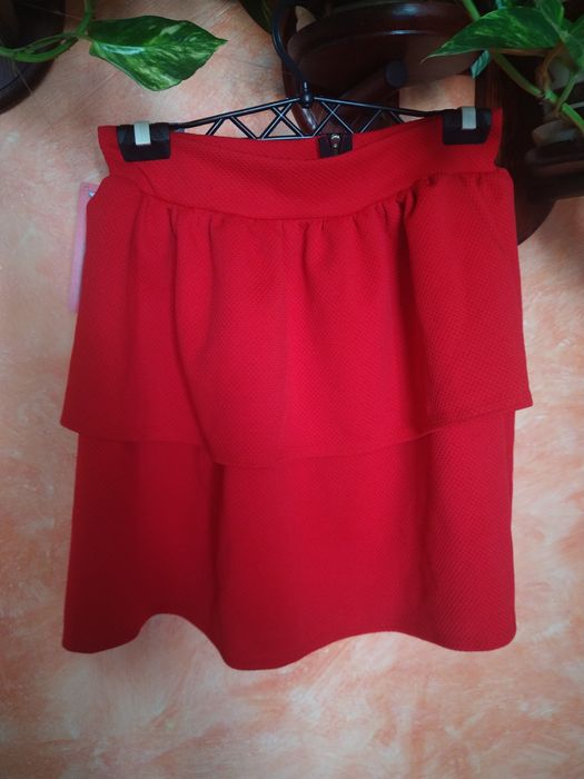 Spódniczka z falbanką czerwona r. 36