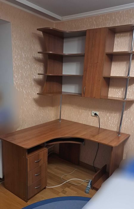 Стіл комп`ютерний і полиця