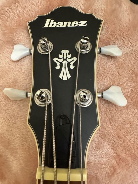 Gitara basowa Ibanez AGB200