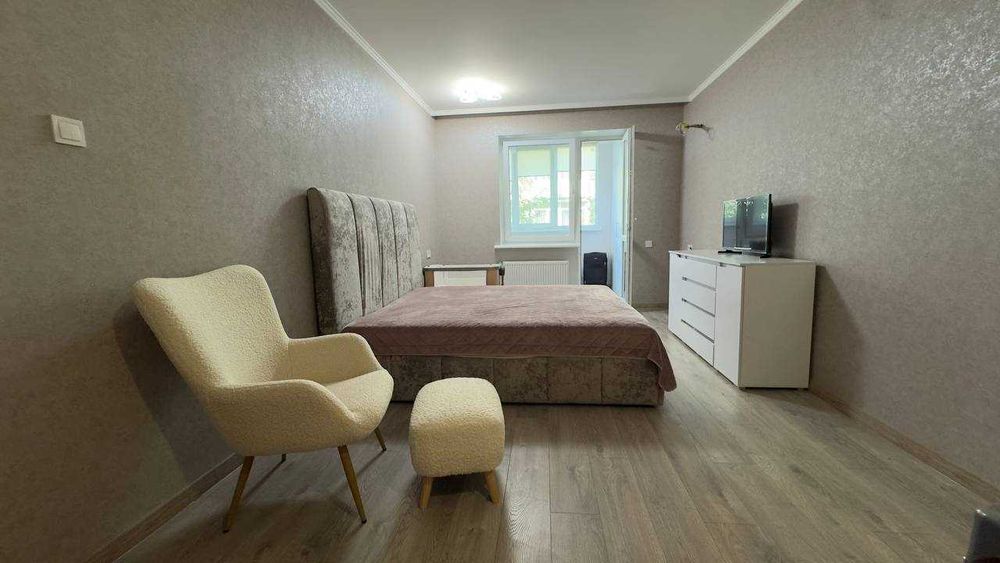 Продается  двух комнатная квартира возле моря