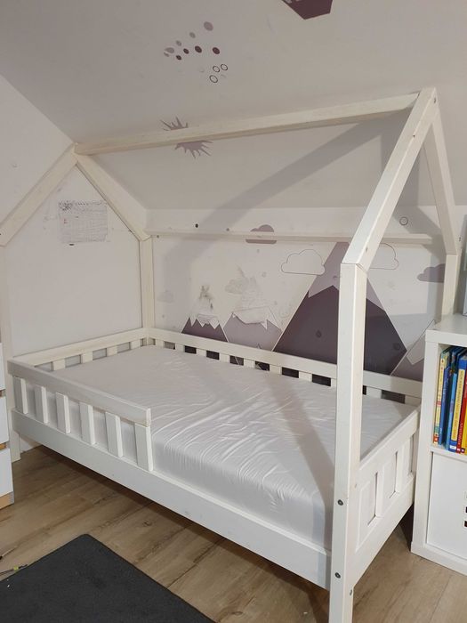 Sprzedam łóżeczko domek + materac 80x160