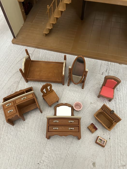 Sprzedam piekny domek dla lalek + GRATIS akcesoria