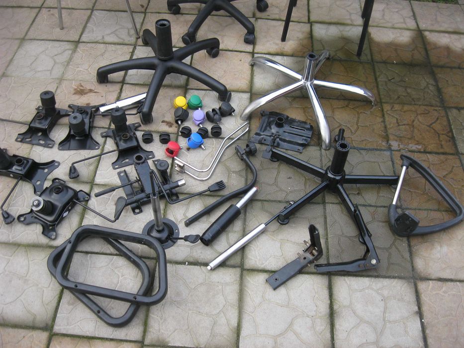 Продам офисное кресло на запчасти