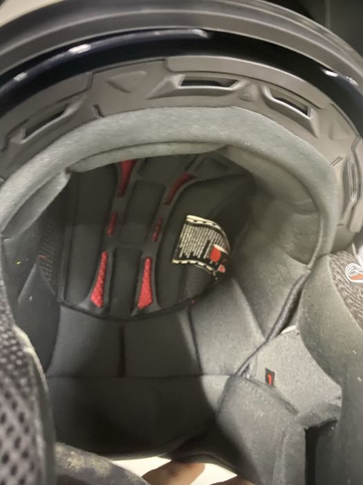 Capacete cinzento