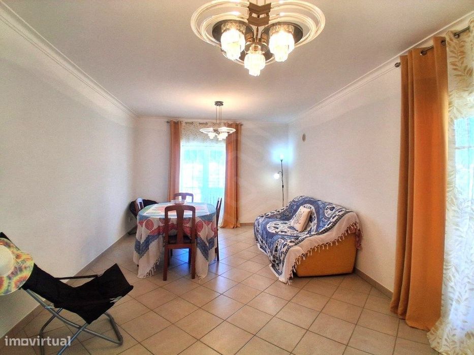 Apartamento T2 +1 com aproveitamento de sotão e vista mar na Quinta...