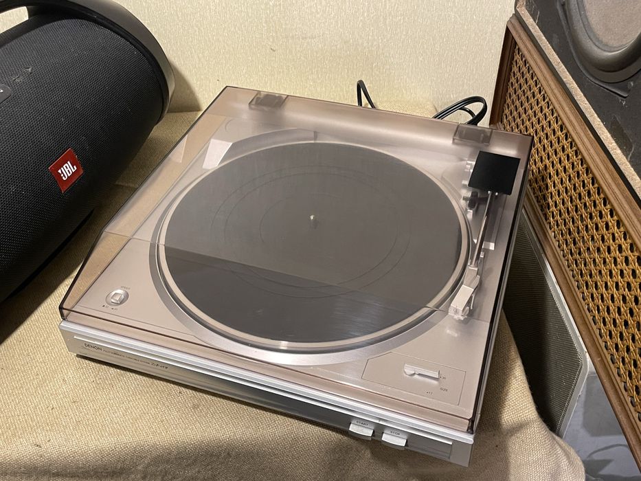 Автоматический проигрыватель винила DENON DP-29F с фонокорректором