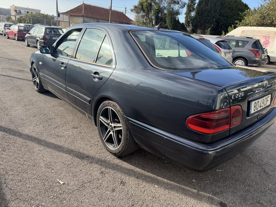Mercedes E220 cdi foto 2