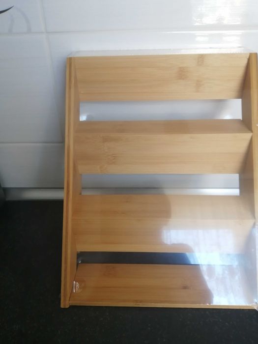 Drewniany stojak kuchenny na przyprawy