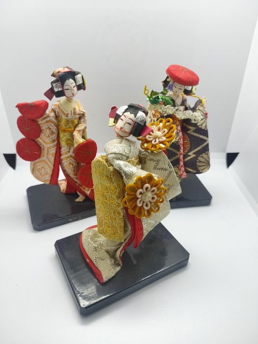 Bonecas do mundo antigas