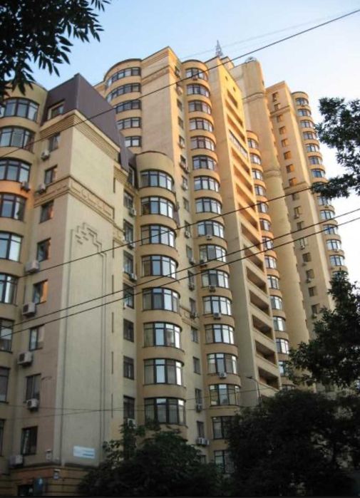 Продаж підземного паркінгу, вул. Дмитрівська, 69