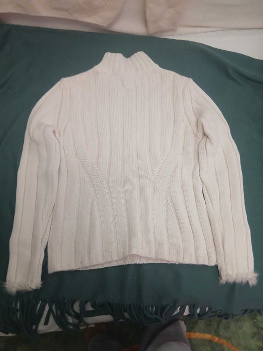 Женские свитера в ассортименте