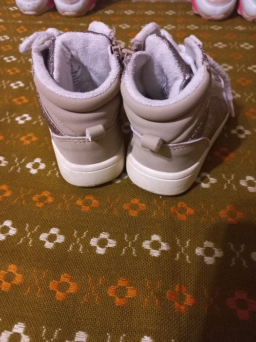 Взуття дитяче кросівки черевички хайтопи