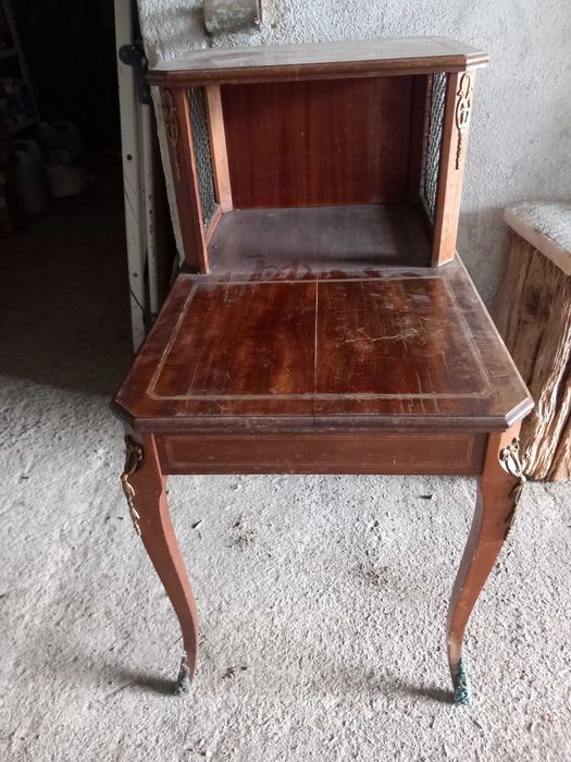 Mesa Luís XV, pernas cabriolé, rede latão, sec XIX