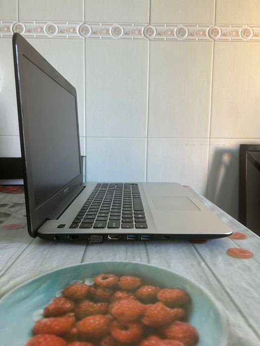 Portátil ASUS X555L + Carregador + Mochila / Bom Estado