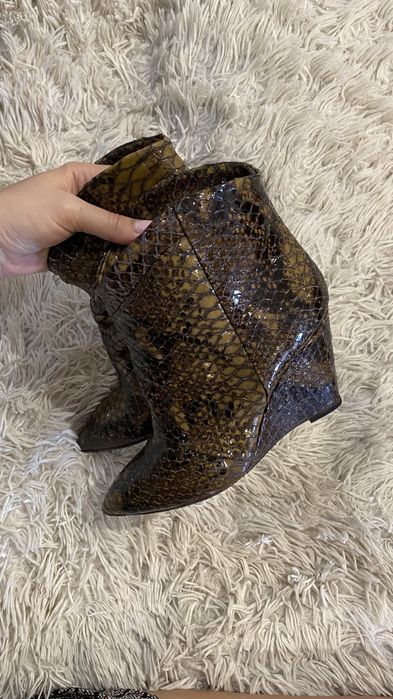 Ботинки козаки  Италия натуральный кожа питона