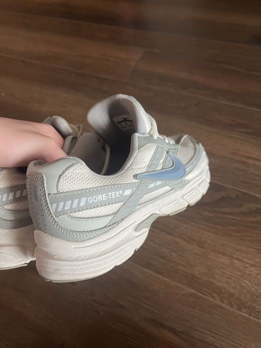 Продам кроссовки