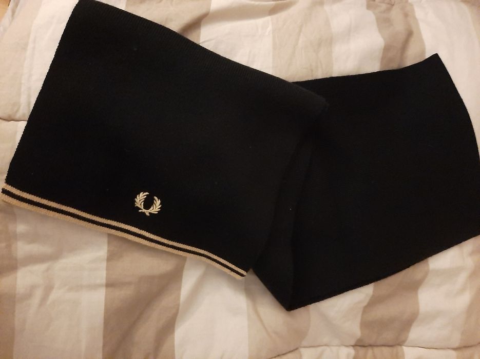 Cachecol preto Fred Perry original. Novo.