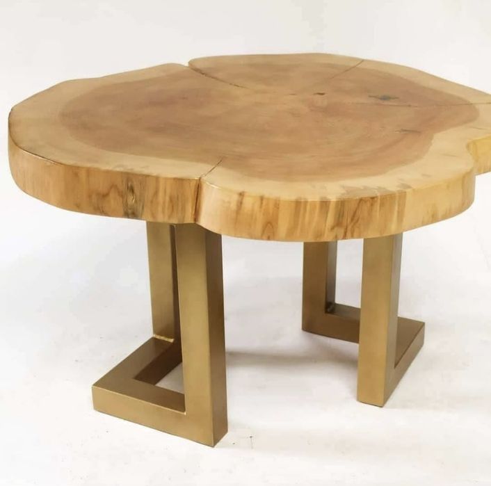 Mesa de tronco de cedro