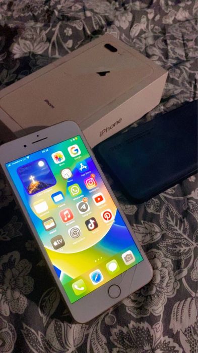 Продам айфон 8+ очены хороши
