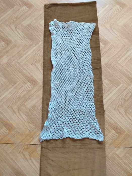 Chusta , szal  z wełny że srebrną nitką  robiony ręcznie.