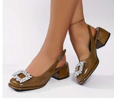 Босоніжки, сандалії. Нові