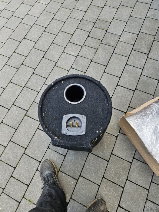 Tuba basowa 300W – subwoofer samochodowy